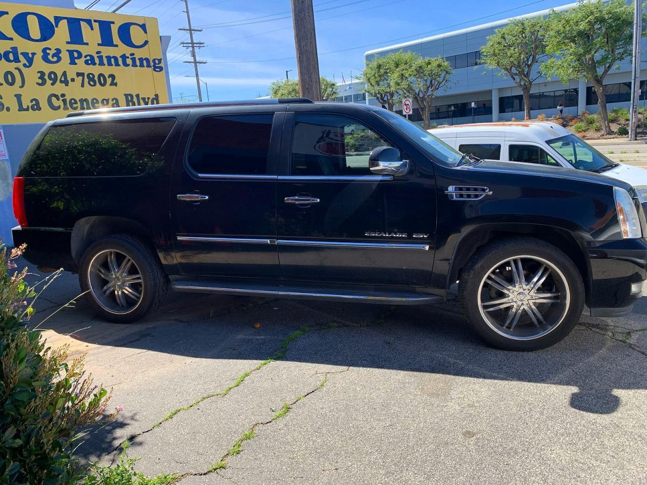 2011 CADILLAC Escalade ESV