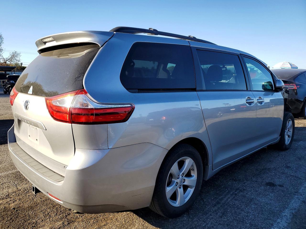 2017 TOYOTA SIENNA