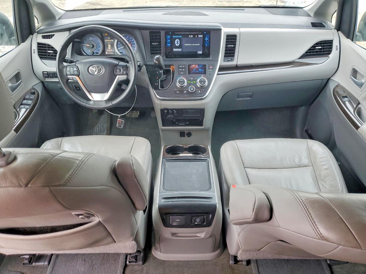 2016 TOYOTA SIENNA