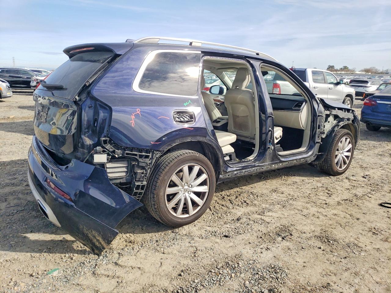 2019 VOLVO XC90