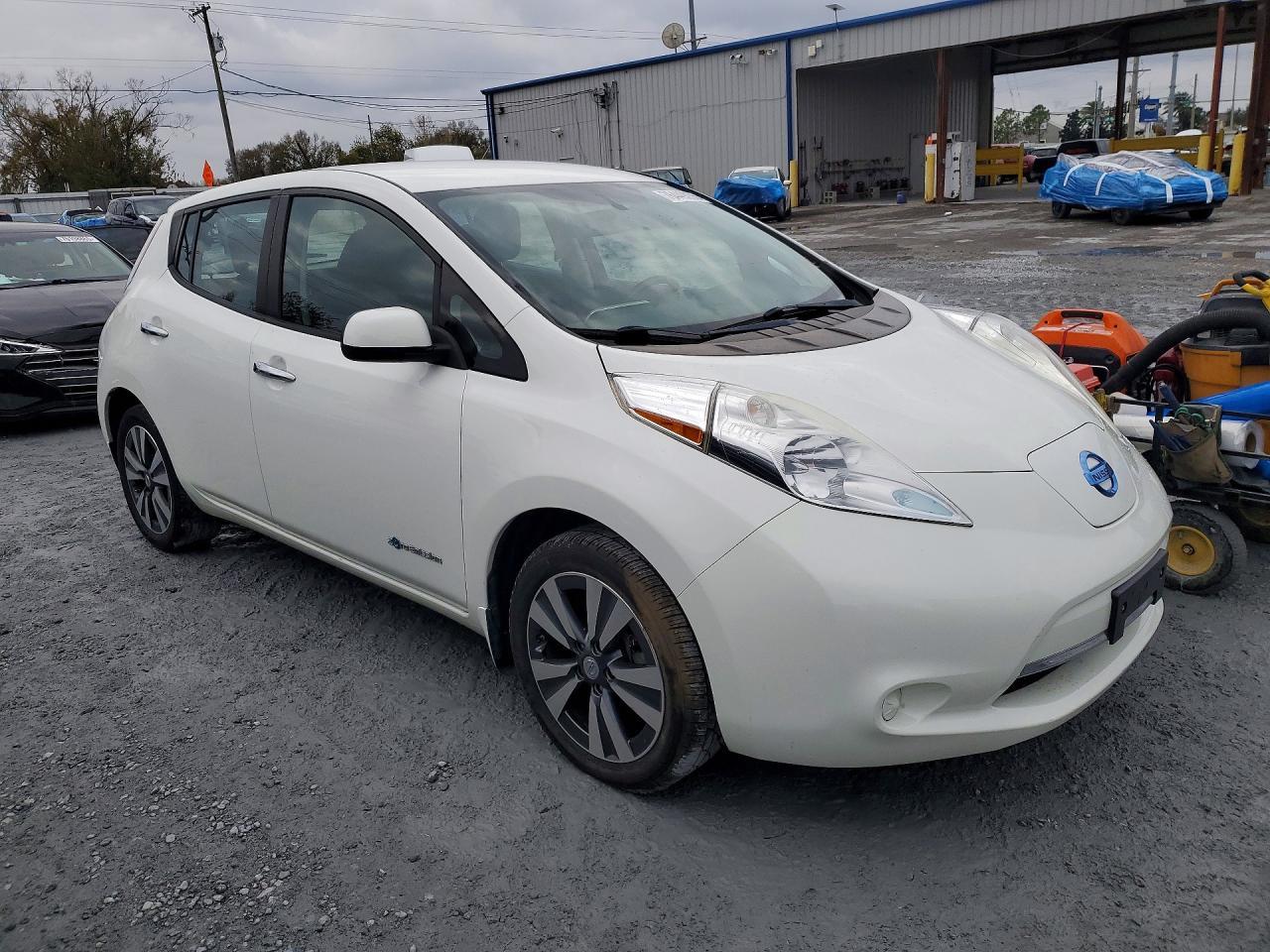 2015 NISSAN LEAF