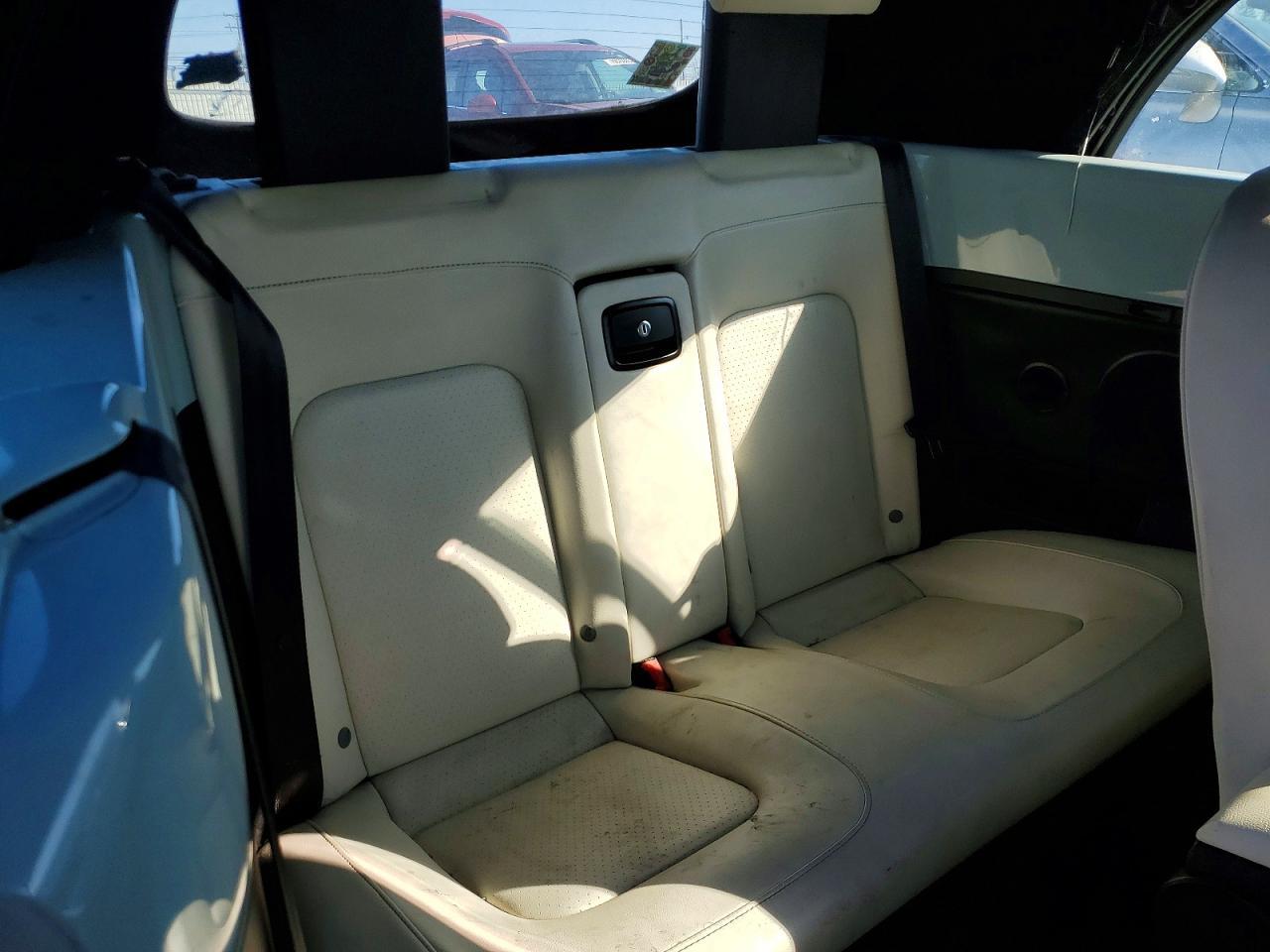 2010 VOLKSWAGEN Beetle