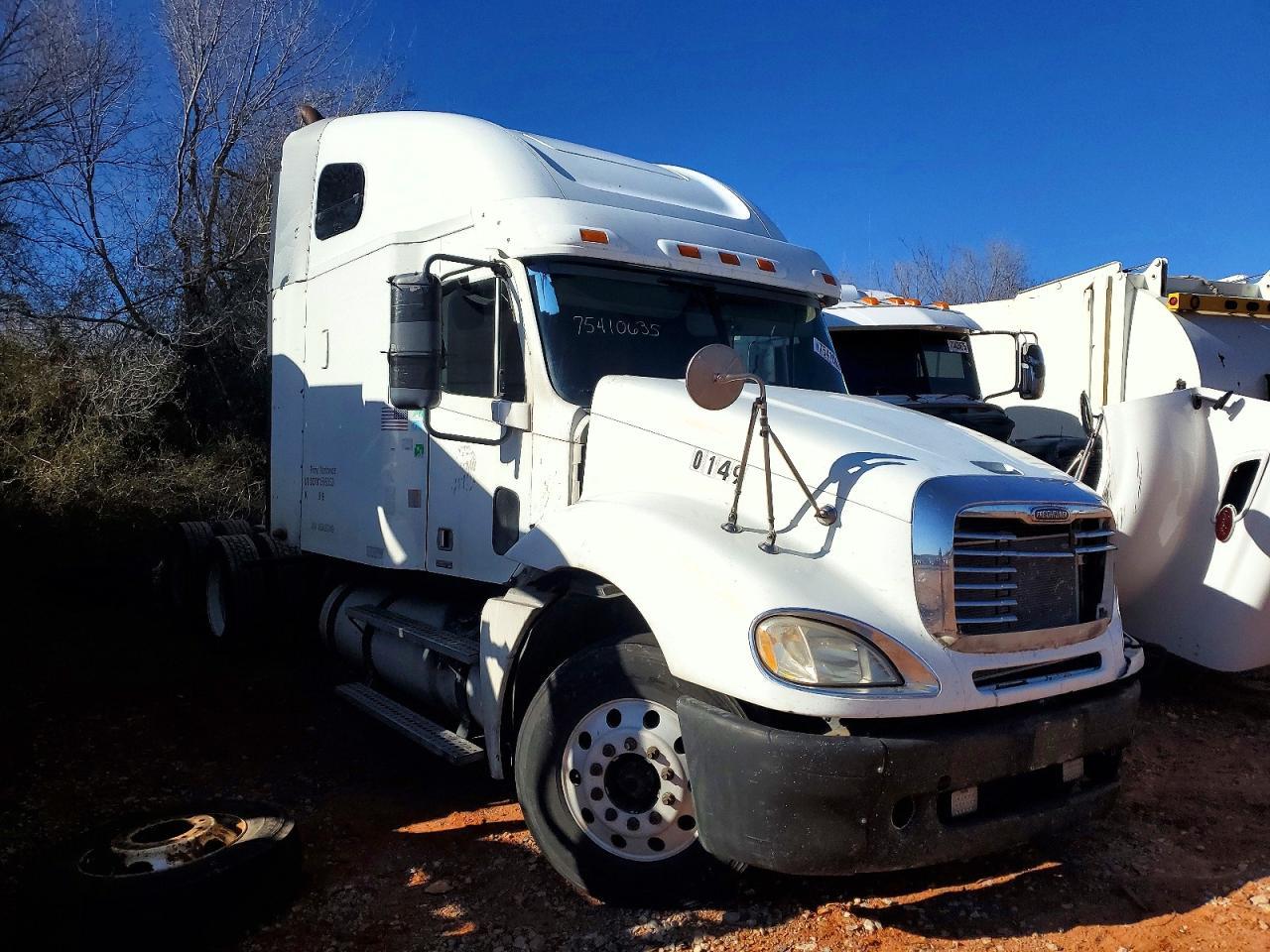 2010 FREIGHTLINER Columbia