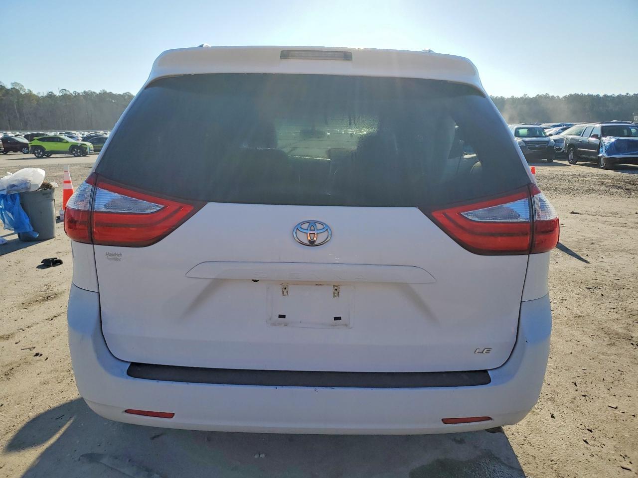 2016 TOYOTA SIENNA