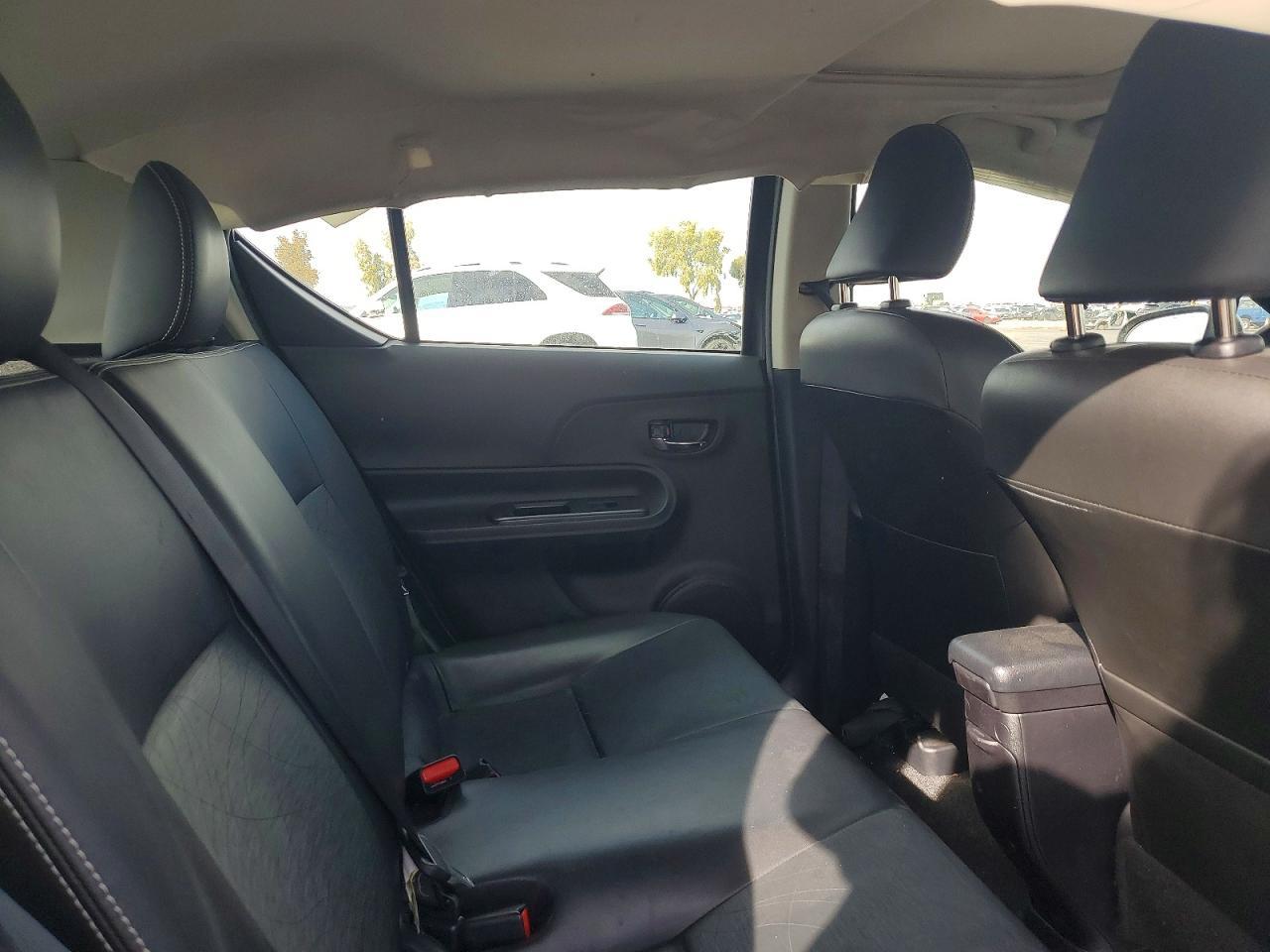 2015 TOYOTA Prius c