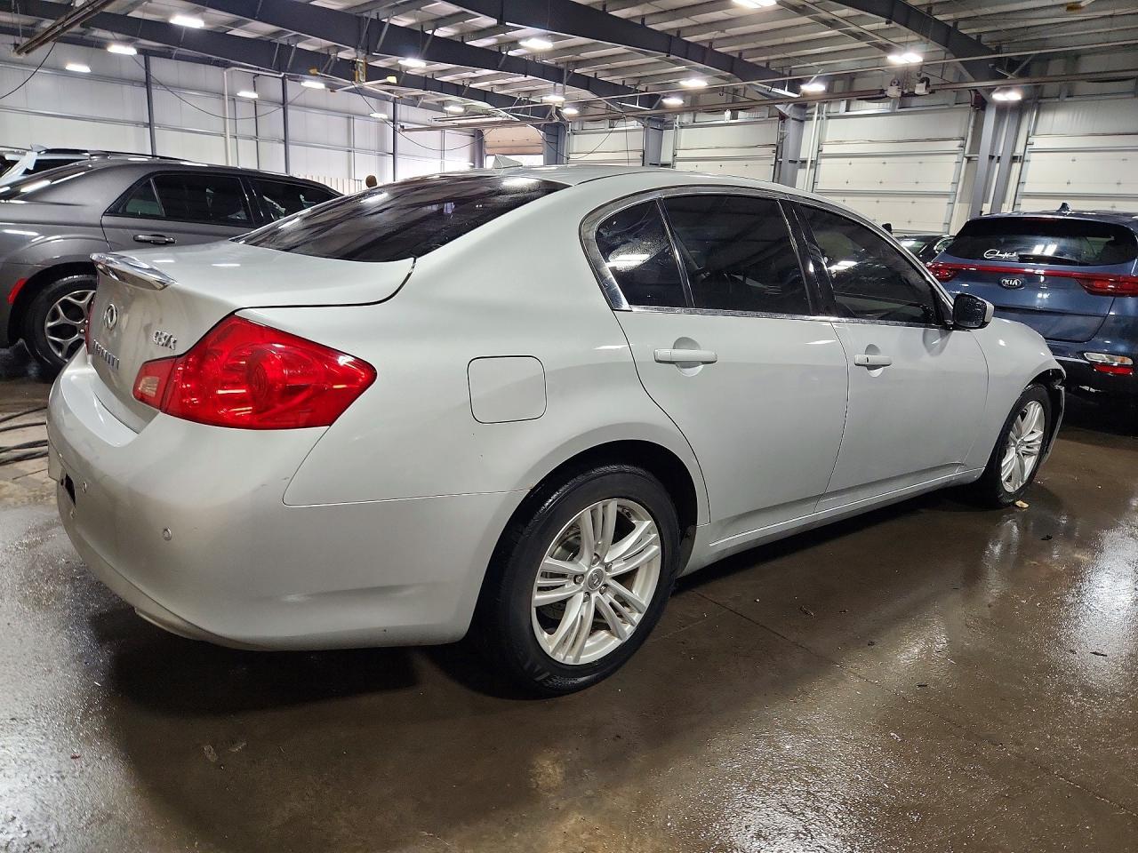 2011 INFINITI G37