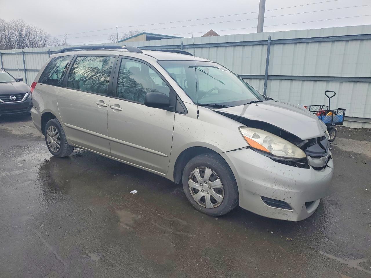 2009 TOYOTA SIENNA