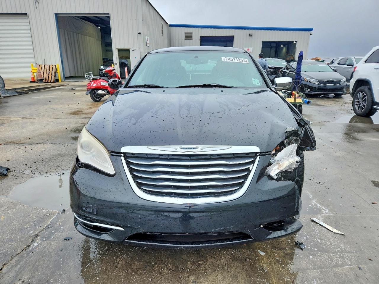 2013 CHRYSLER 200