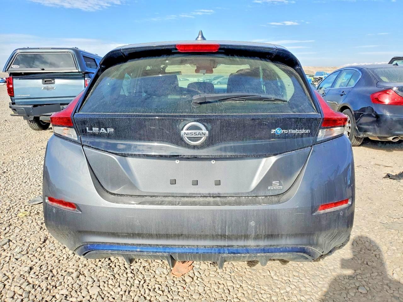 2022 NISSAN LEAF