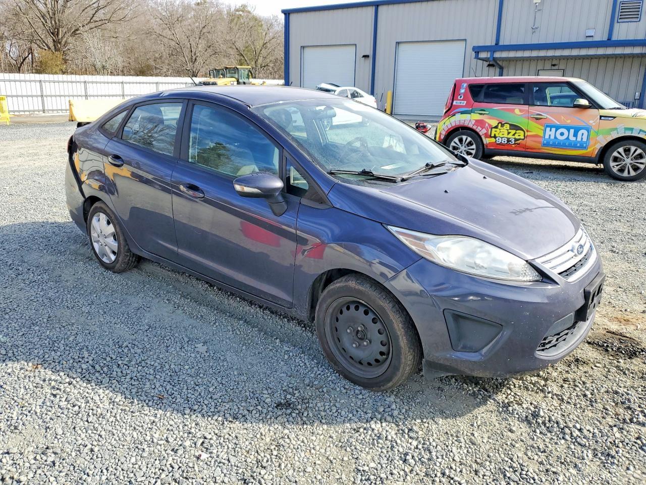2013 FORD Fiesta