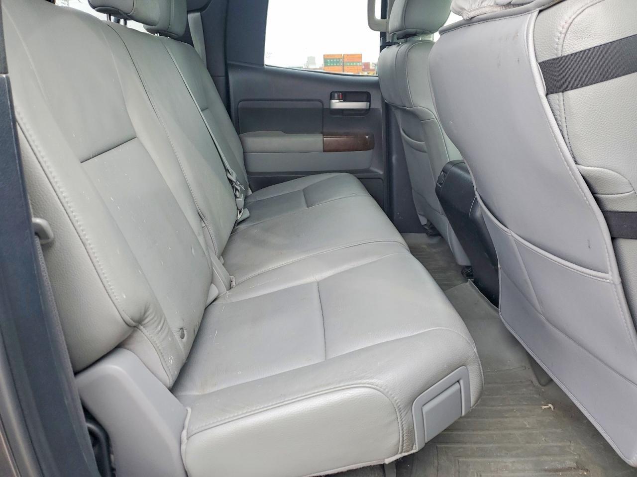 2011 TOYOTA TUNDRA