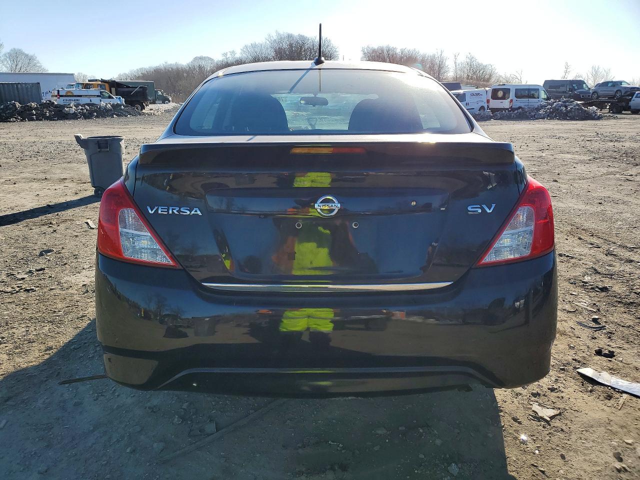 2017 NISSAN VERSA