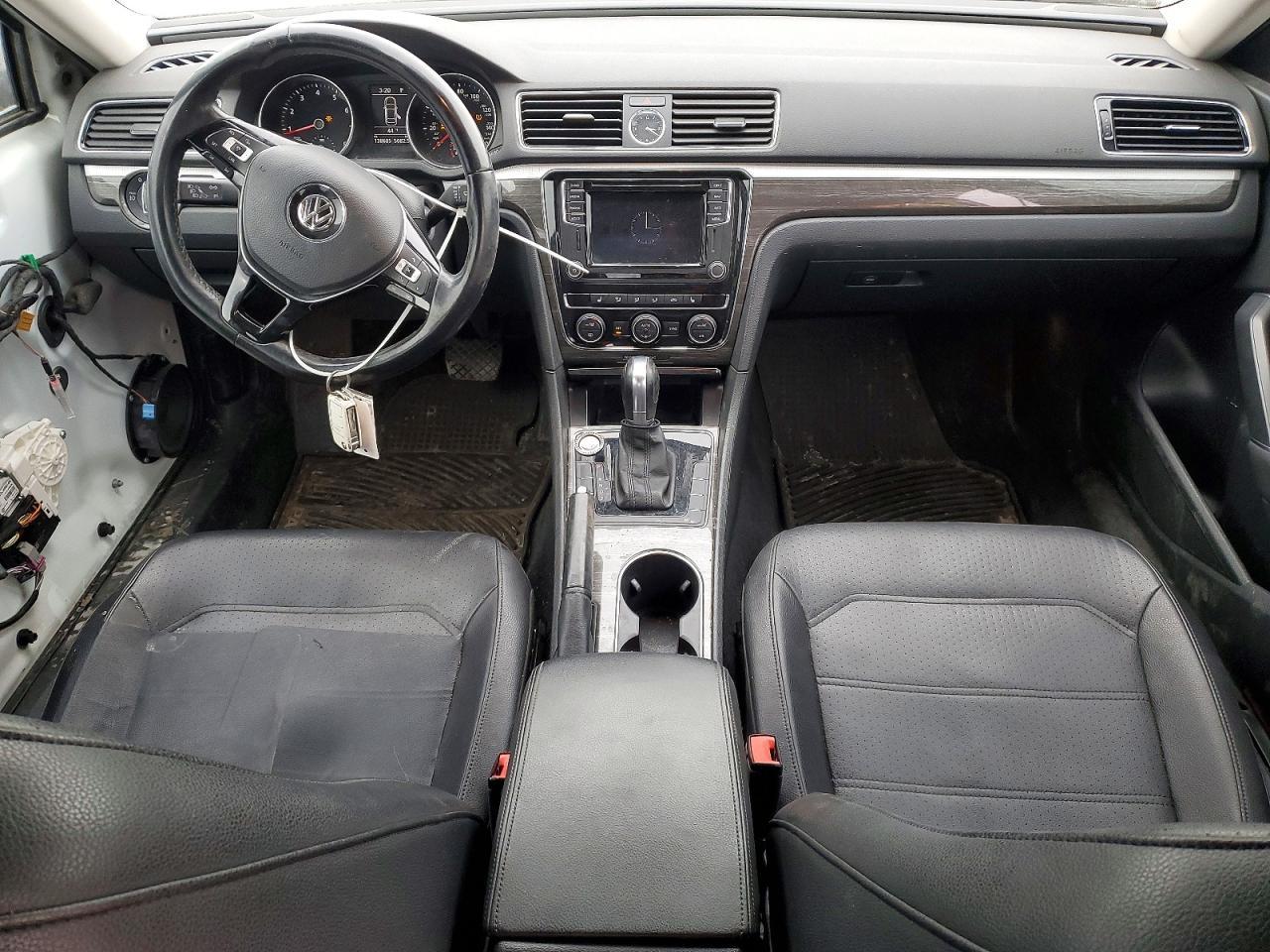 2016 VOLKSWAGEN Passat