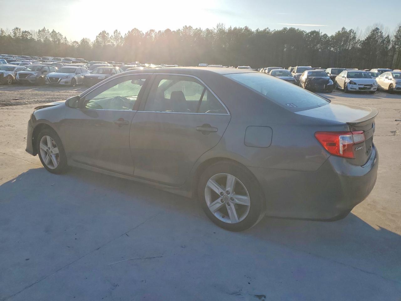 2014 TOYOTA CAMRY