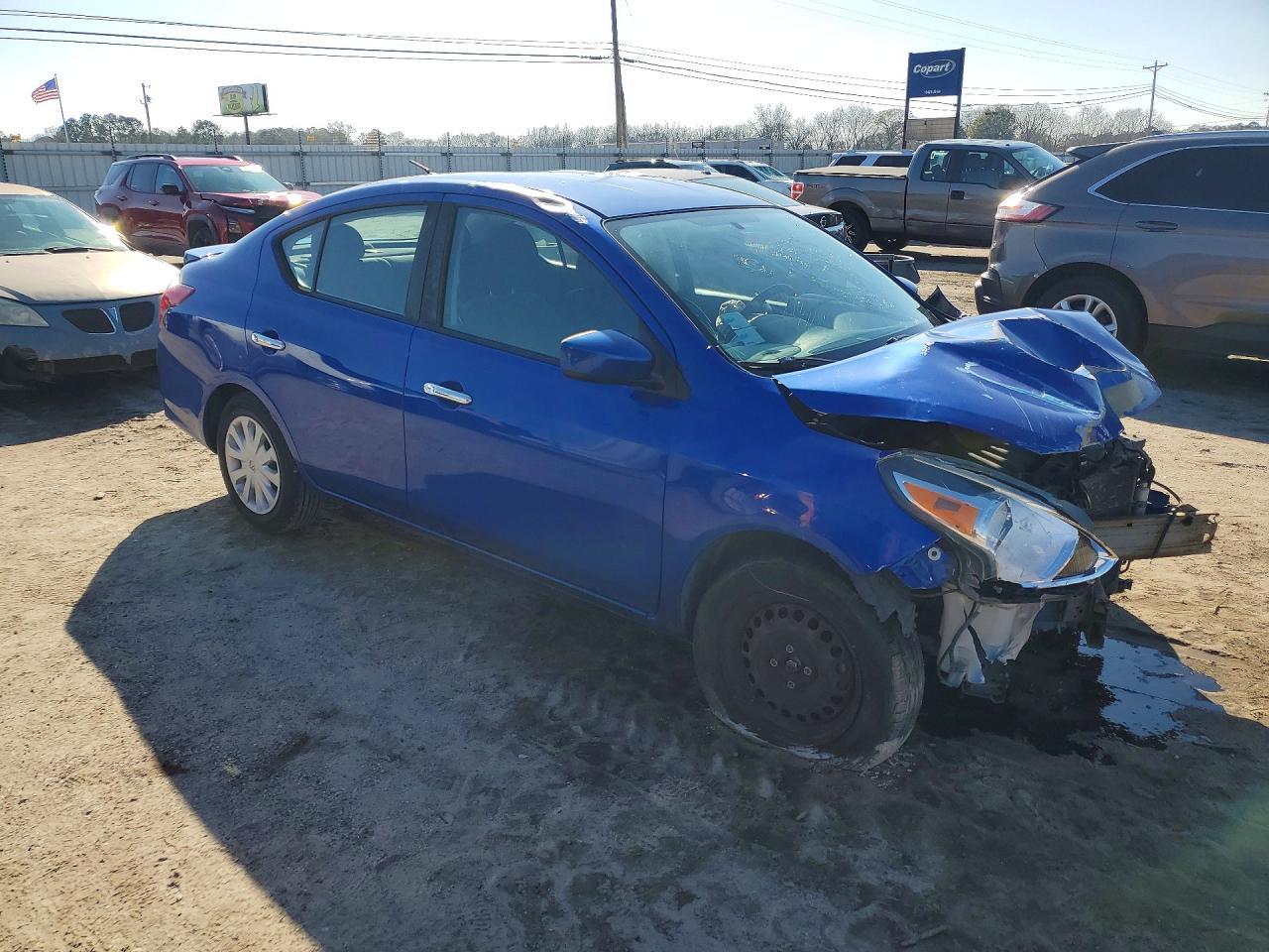 2017 NISSAN VERSA