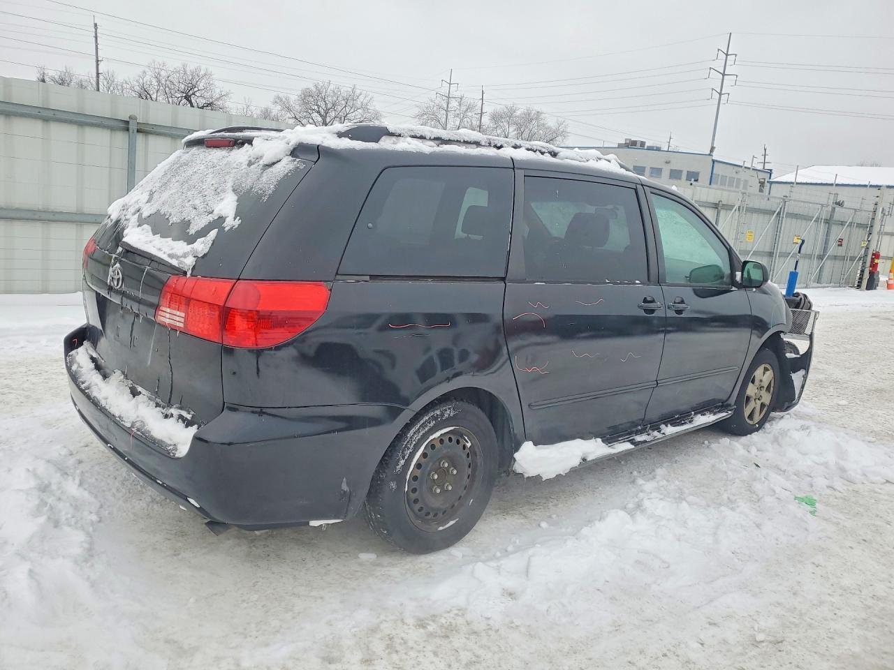 2004 TOYOTA SIENNA