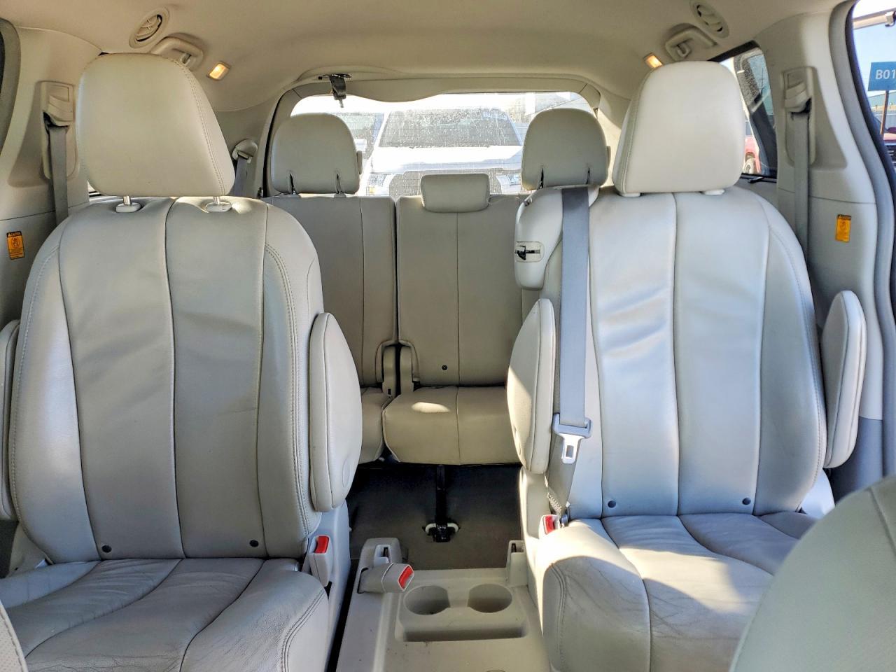 2013 TOYOTA SIENNA