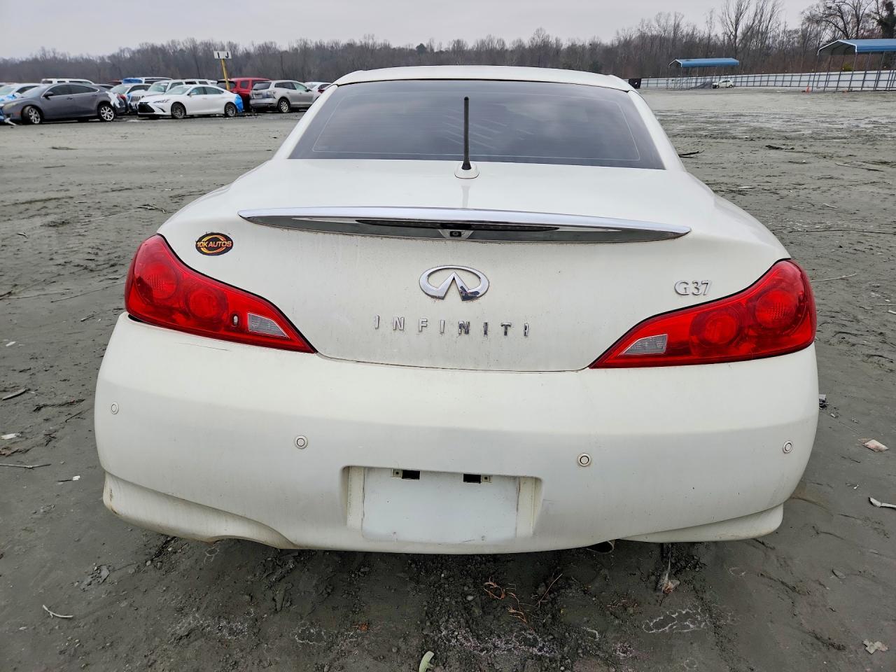 2011 INFINITI G37