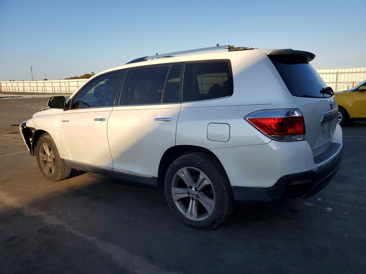 2013 TOYOTA HIGHLANDER