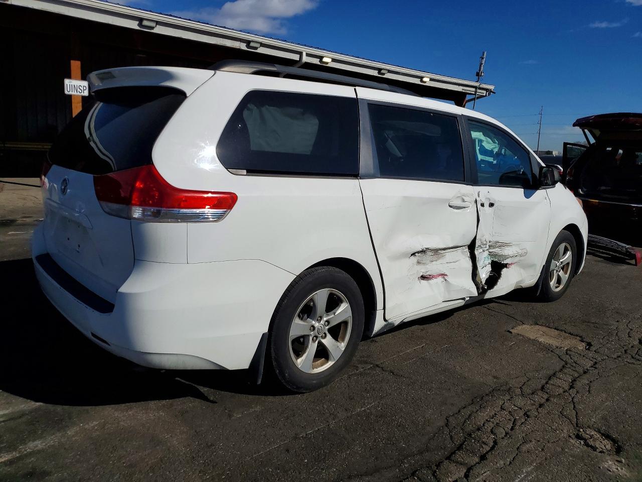 2014 TOYOTA SIENNA