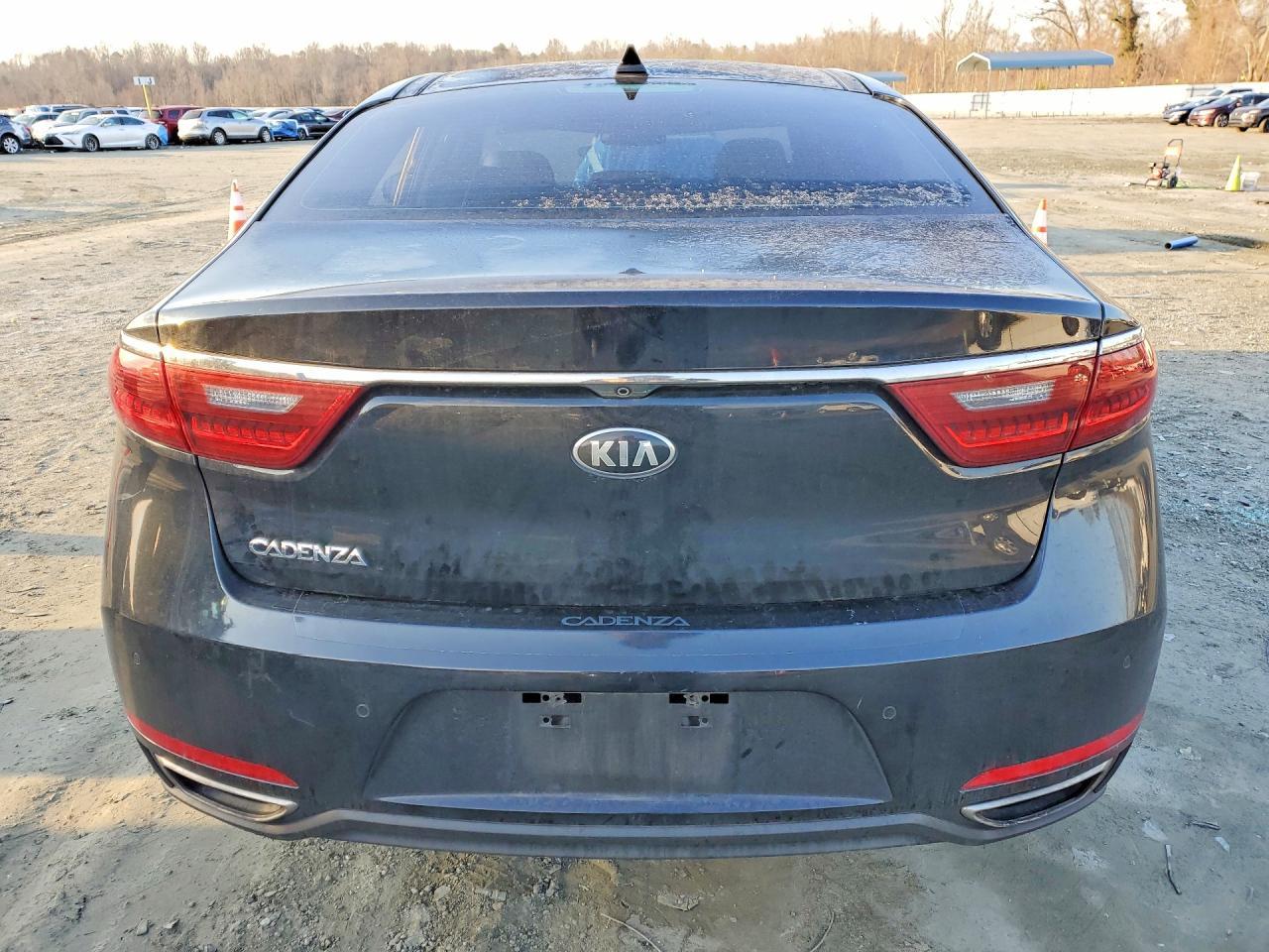 2017 KIA Cadenza