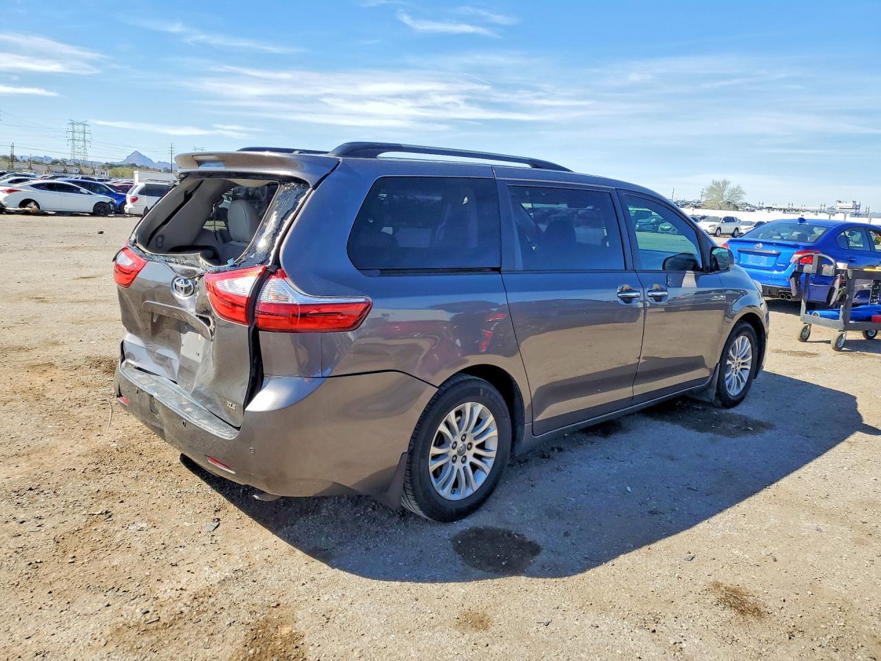 2015 TOYOTA SIENNA