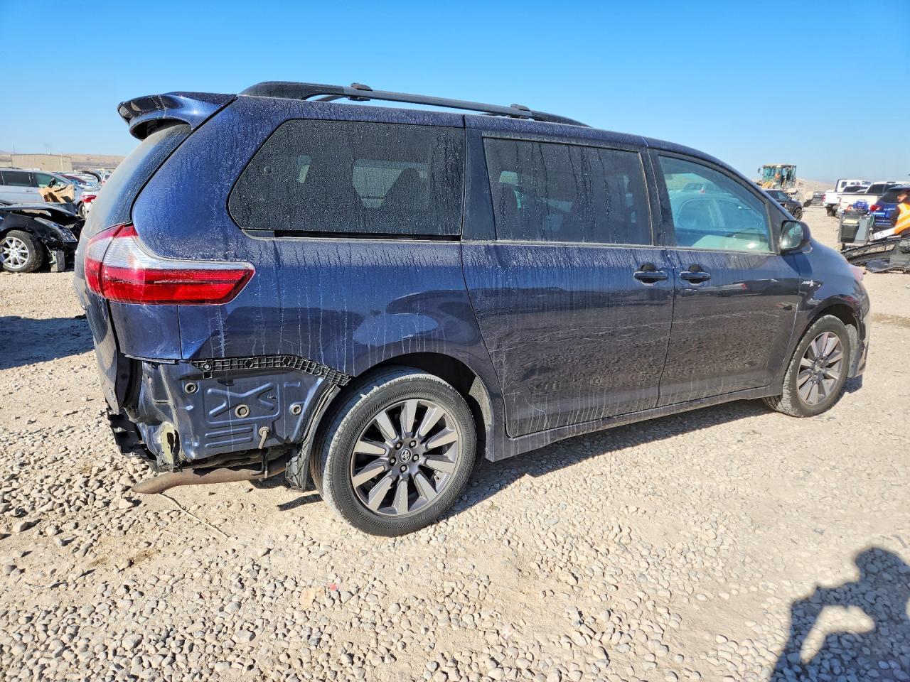 2018 TOYOTA SIENNA