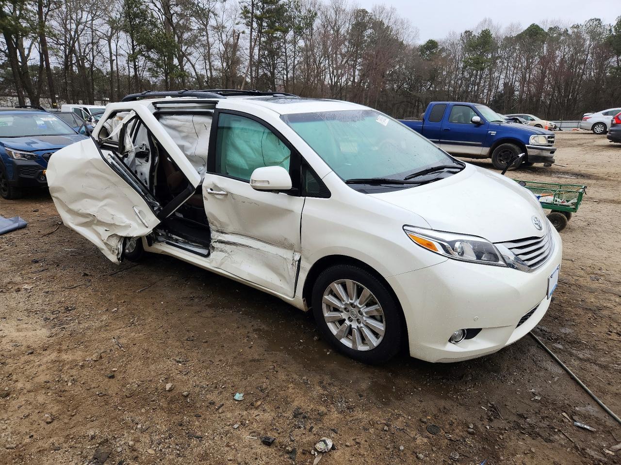 2017 TOYOTA SIENNA