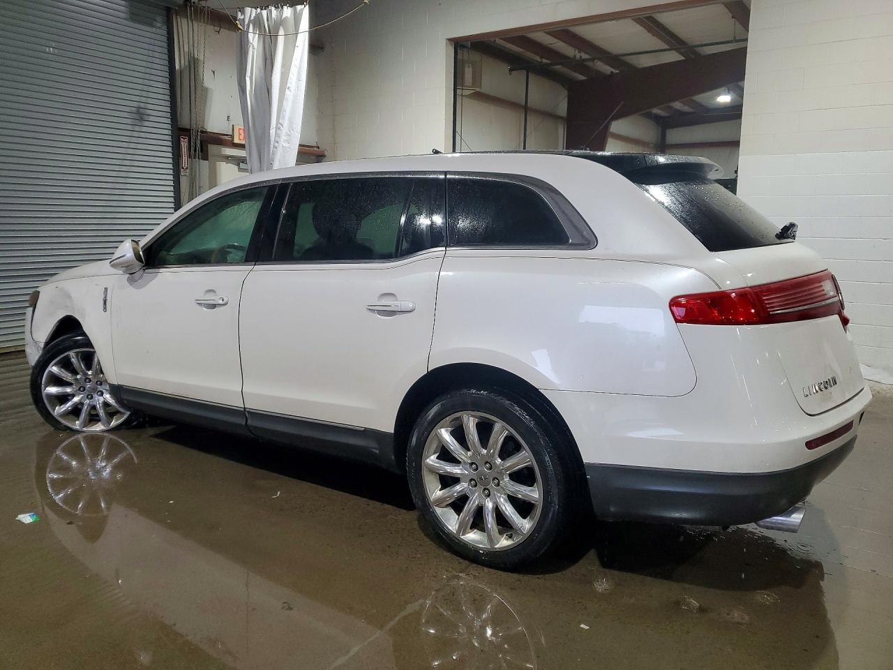 2011 LINCOLN MKT