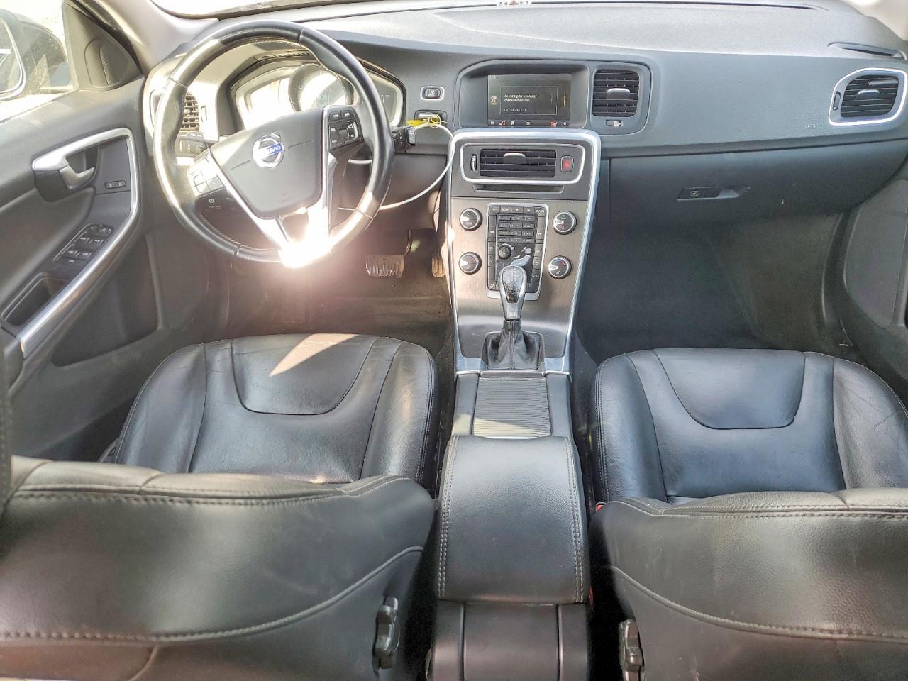 2015 VOLVO V60