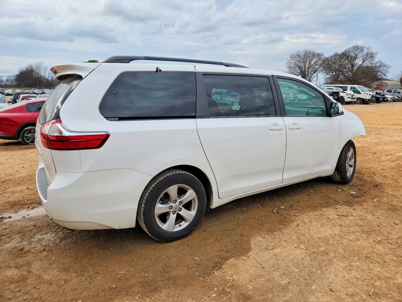 2016 TOYOTA SIENNA