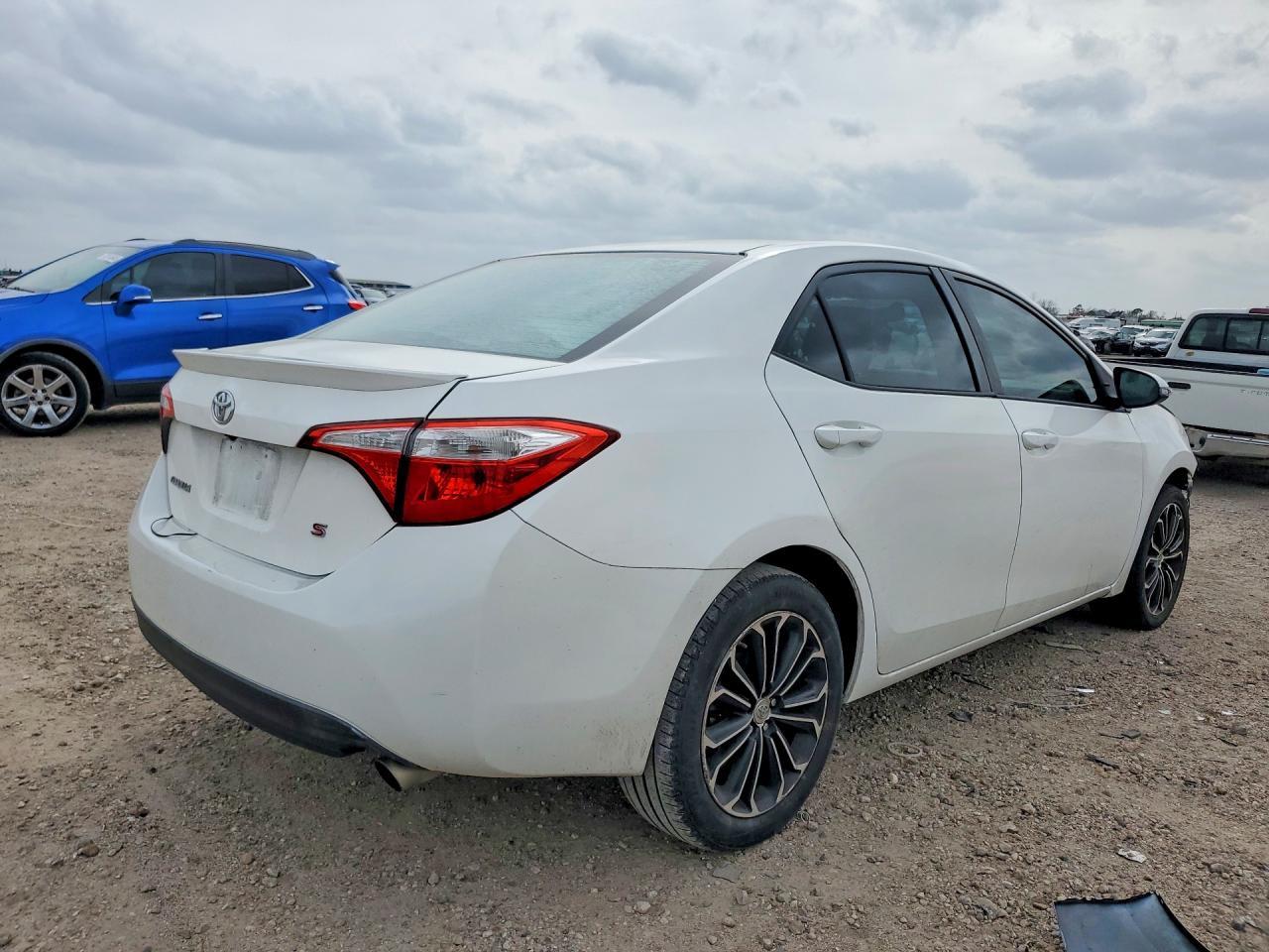 2015 TOYOTA COROLLA