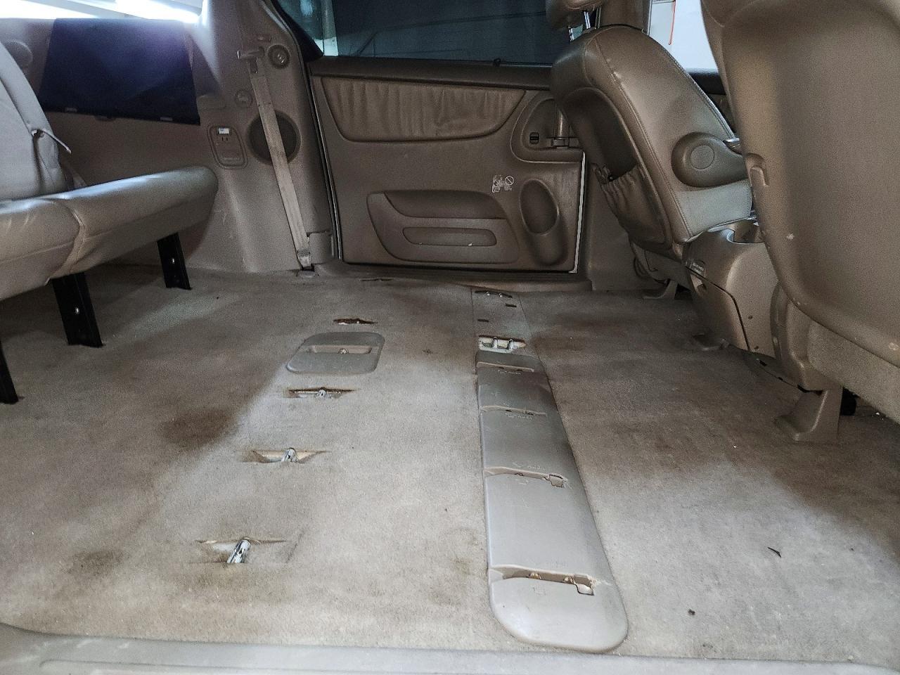 2004 TOYOTA SIENNA