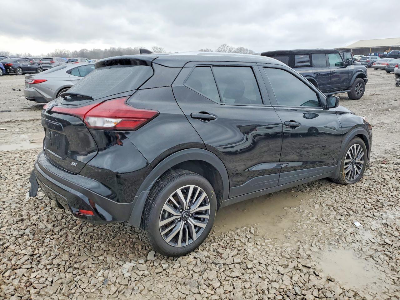 2024 NISSAN KICKS