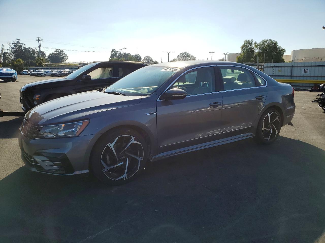 2017 VOLKSWAGEN Passat