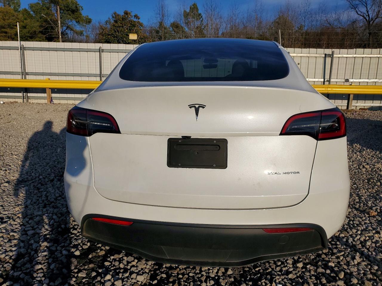 2025 TESLA MODEL Y