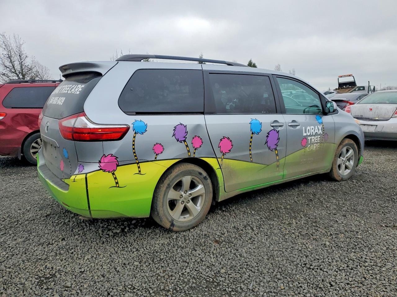 2016 TOYOTA SIENNA