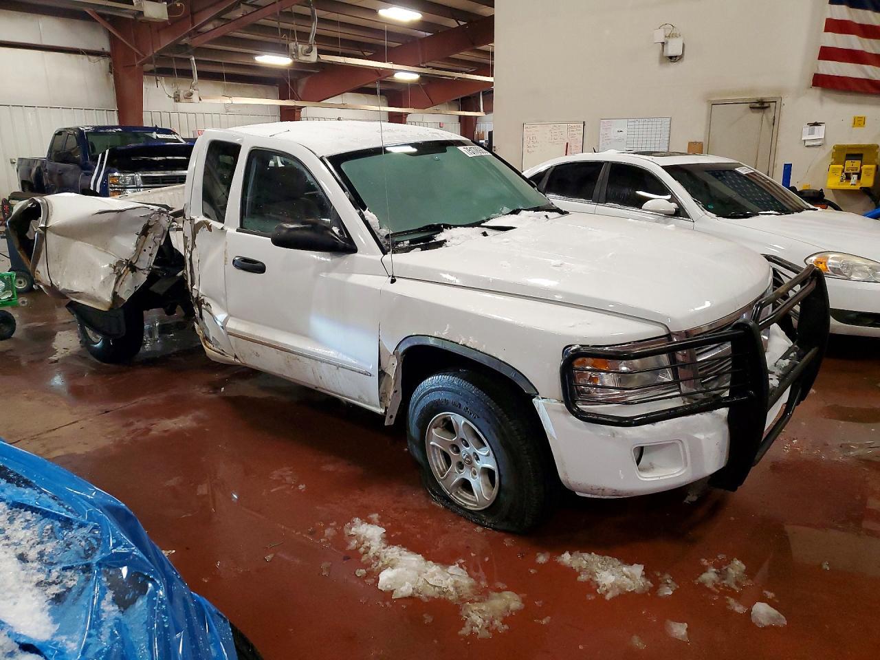 2011 DODGE Dakota
