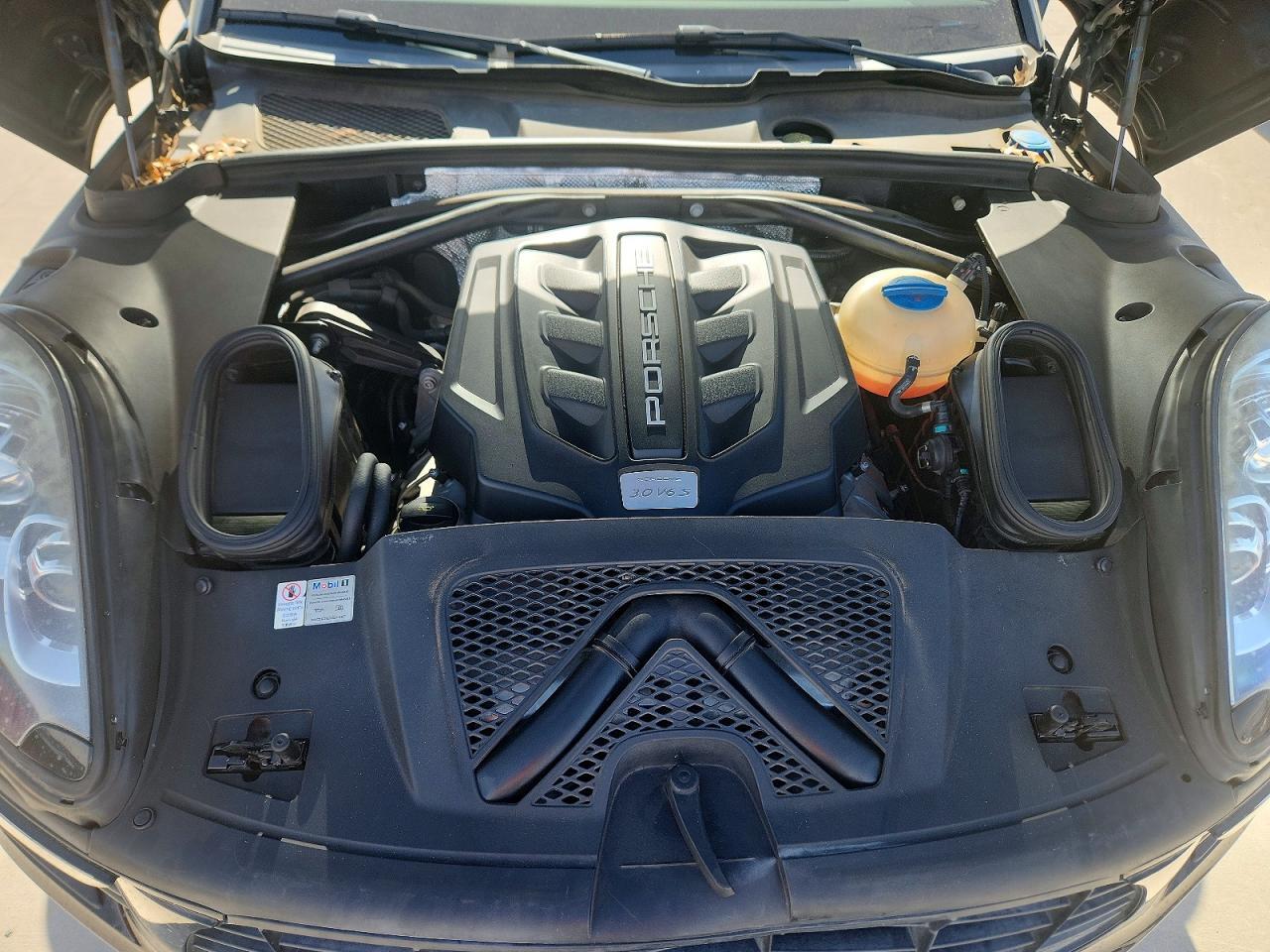 2015 PORSCHE Macan