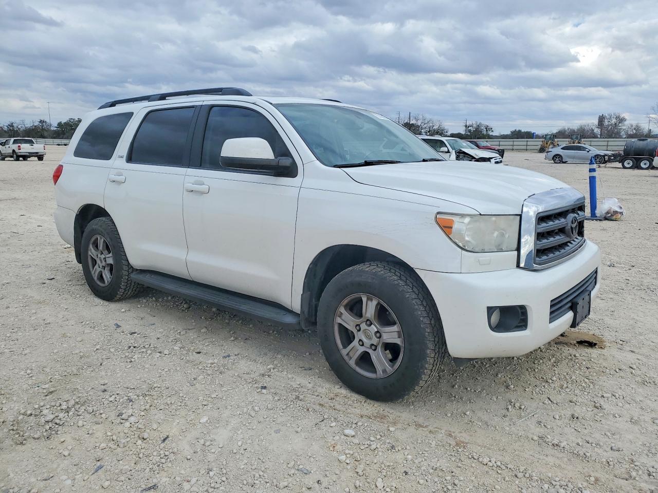 2013 TOYOTA Sequoia