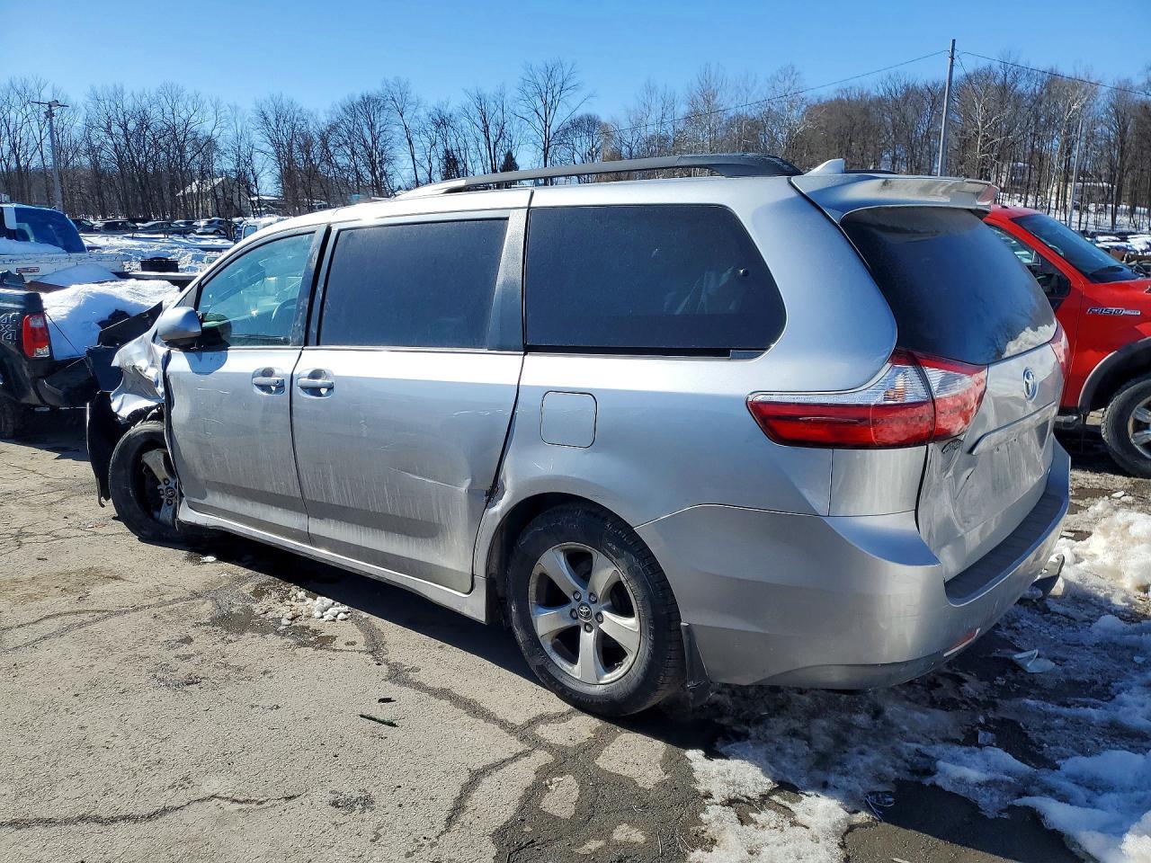 2018 TOYOTA SIENNA