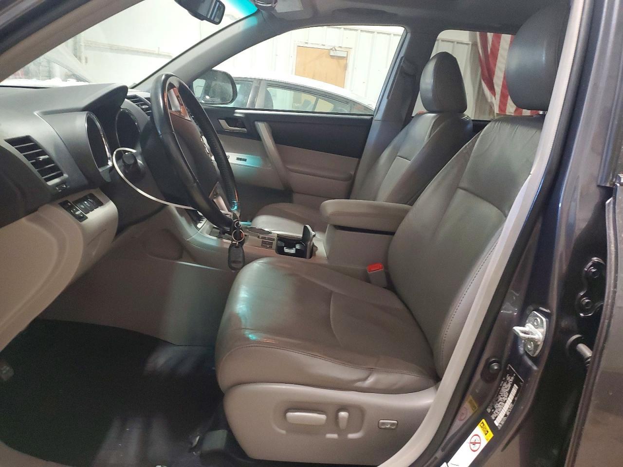 2011 TOYOTA HIGHLANDER