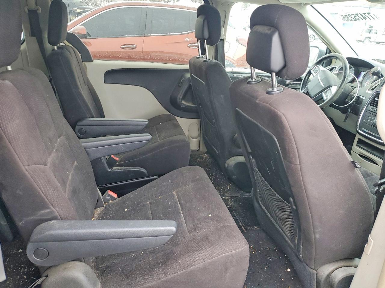 2011 CHRYSLER Town & Country