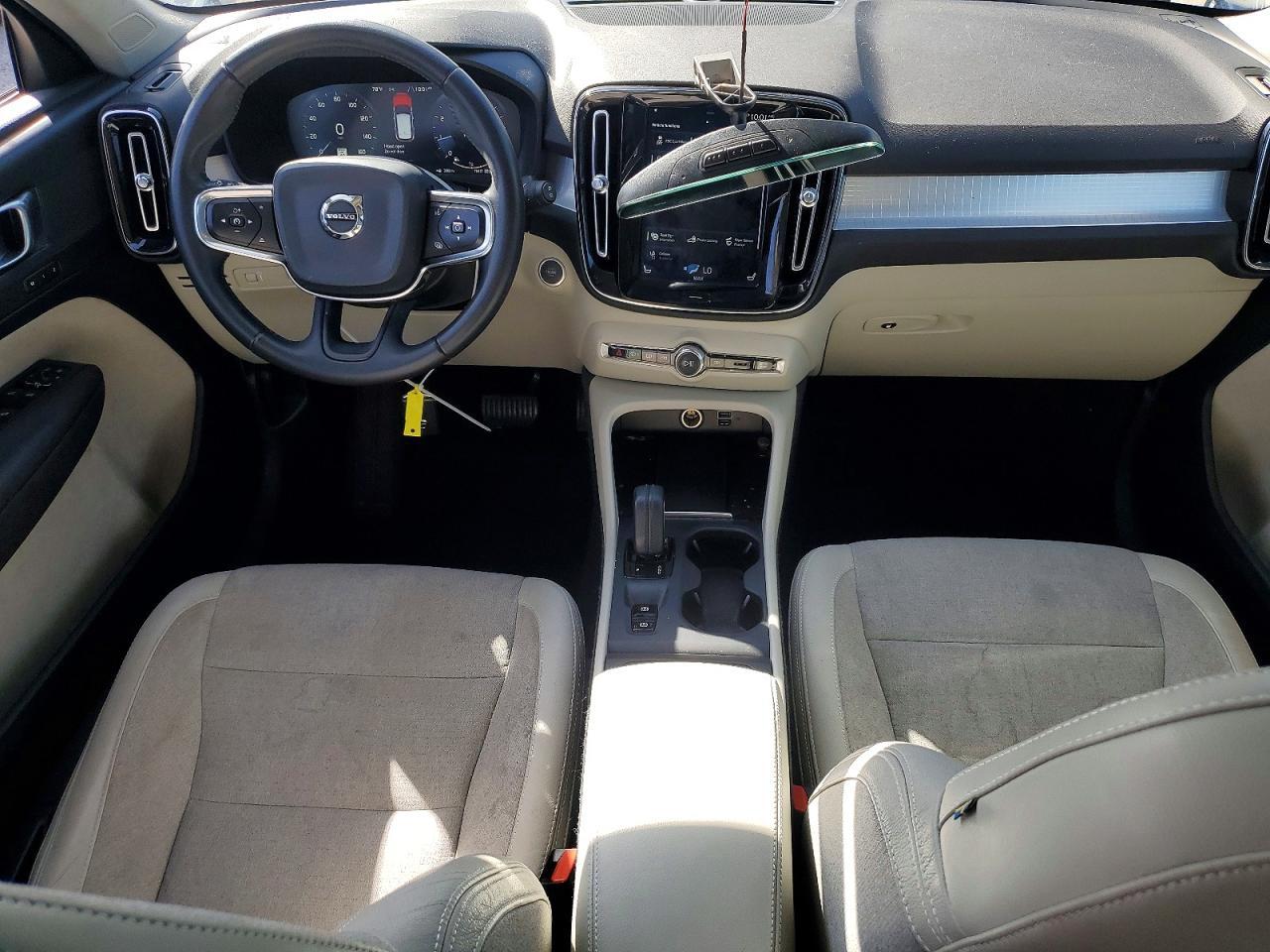 2020 VOLVO XC40