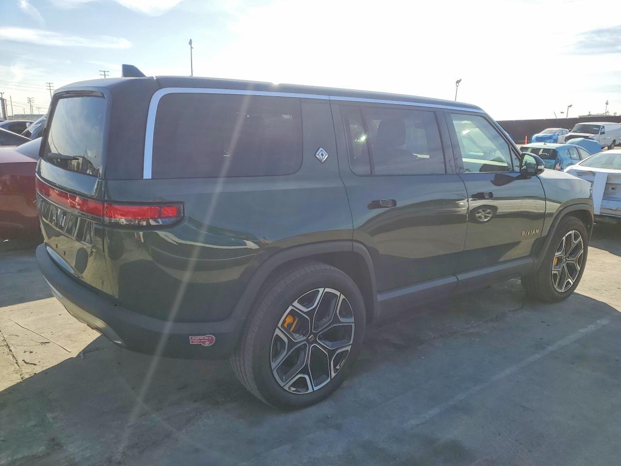 2023 RIVIAN R1s