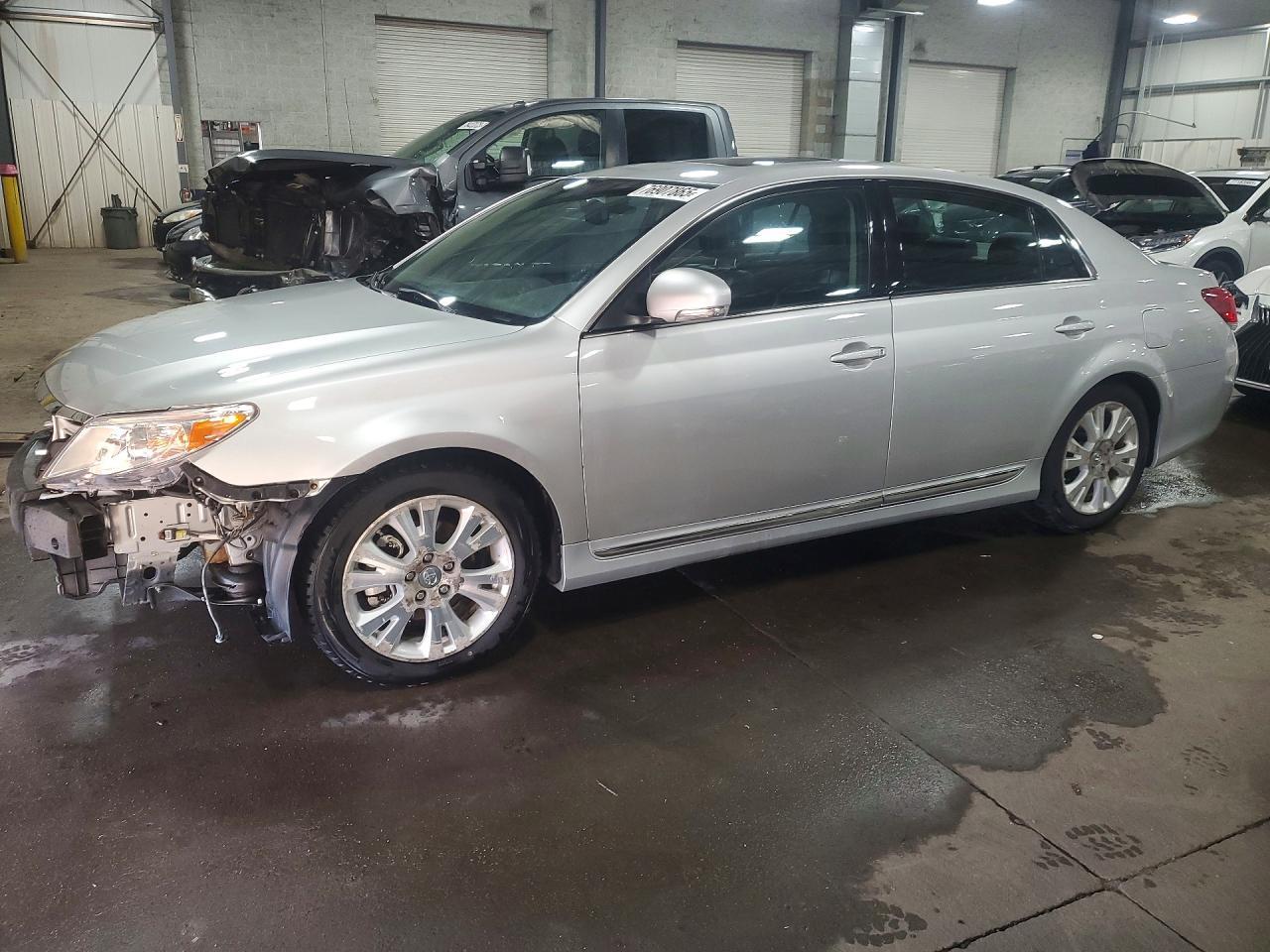 2011 TOYOTA Avalon