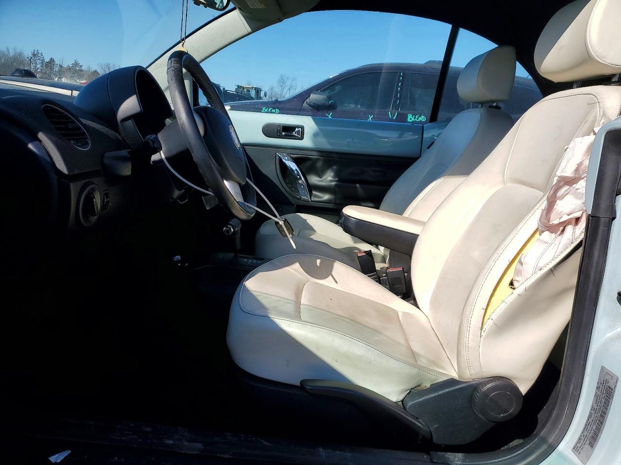 2010 VOLKSWAGEN Beetle