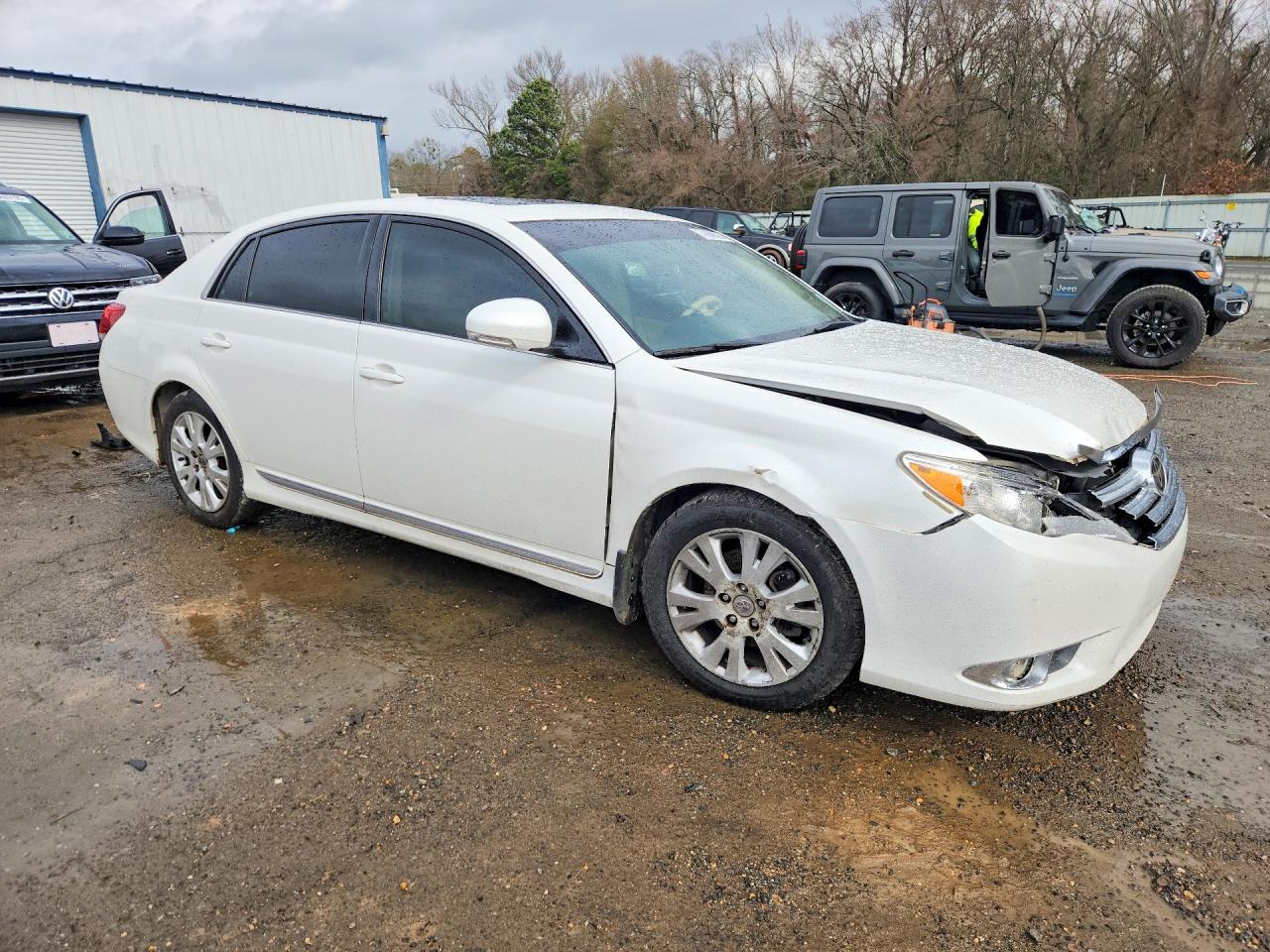 2011 TOYOTA Avalon