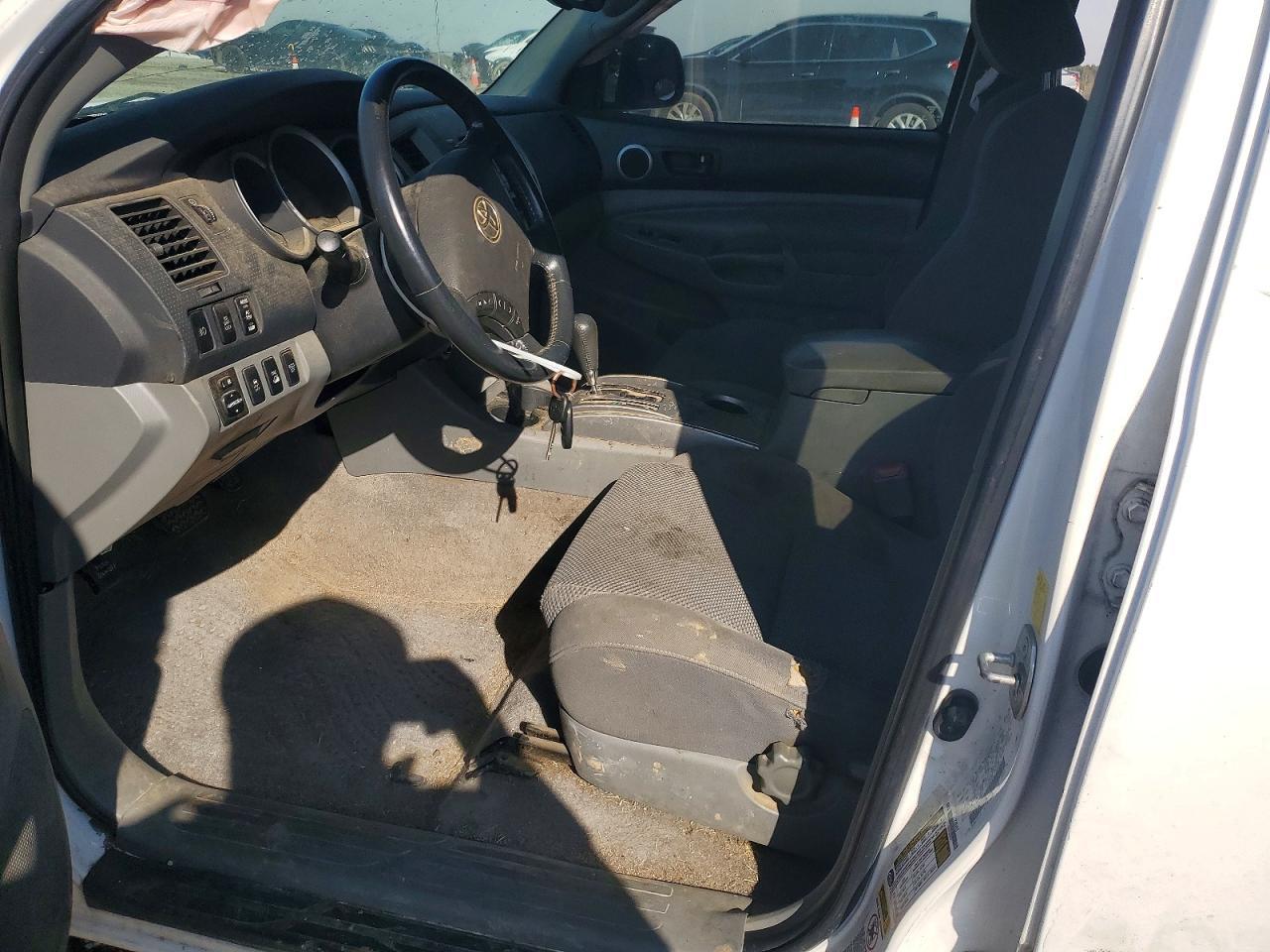 2011 TOYOTA TACOMA