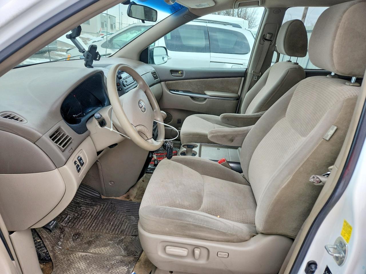 2010 TOYOTA SIENNA